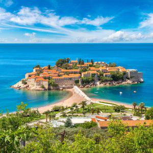 vue presque île Montenegro, mer et foret